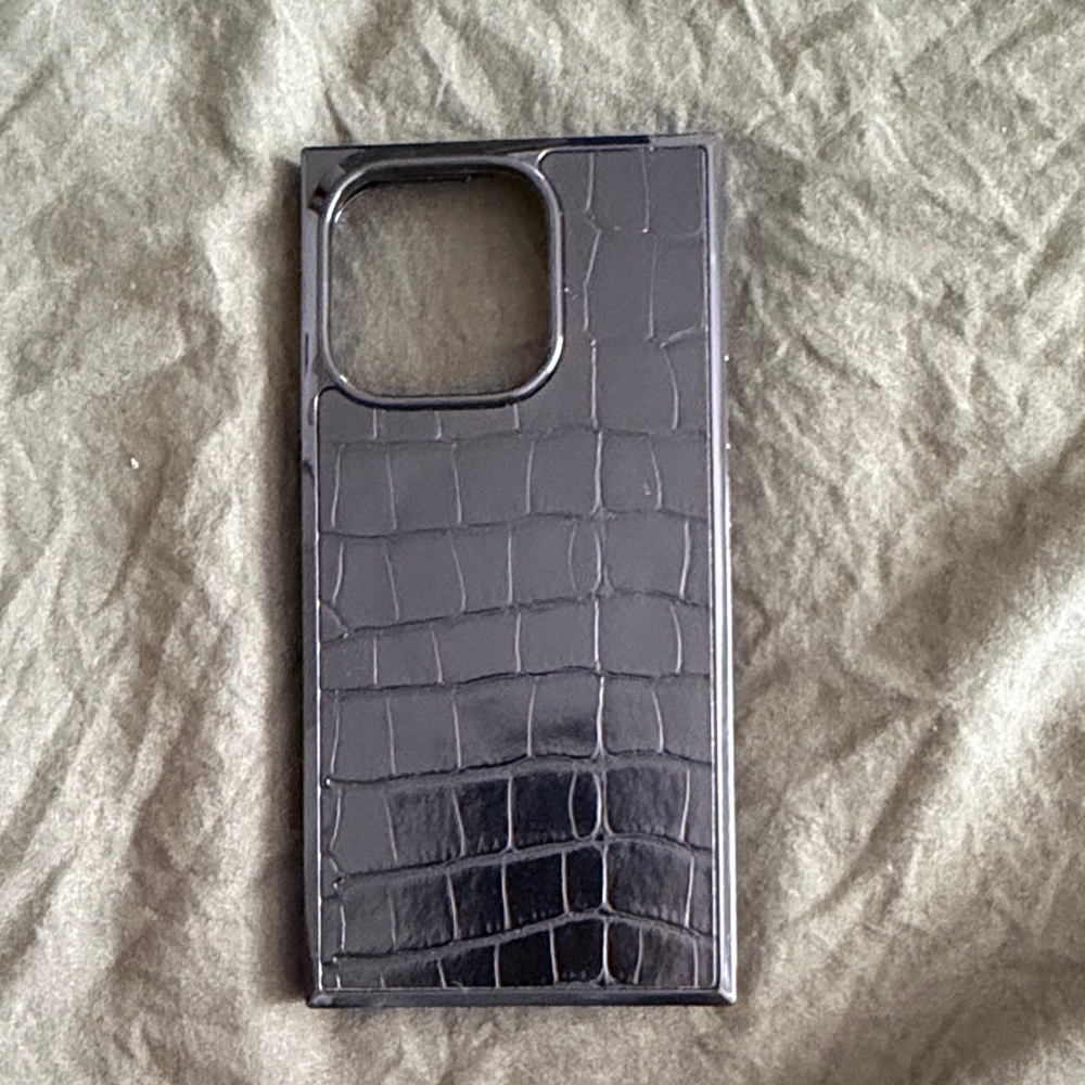 Elegant Black Crocodile Pattern  iphone 16 pro Case